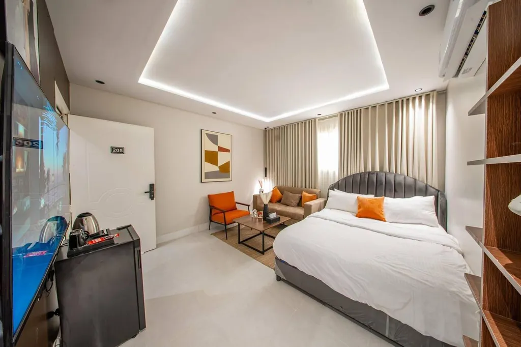 استديو بسرير ماستر 8